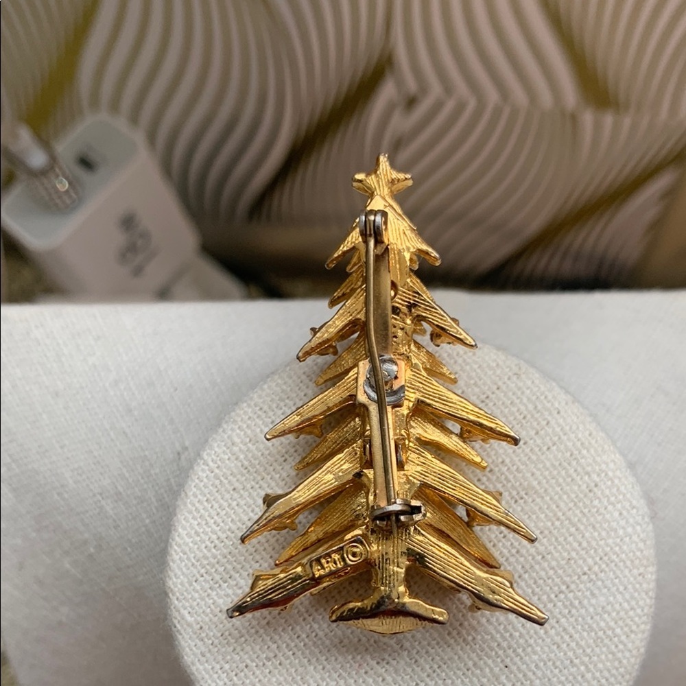 Vintage ART Gold Christmas Tree Brooch with Colorful Gems - Picture 3 of 3
